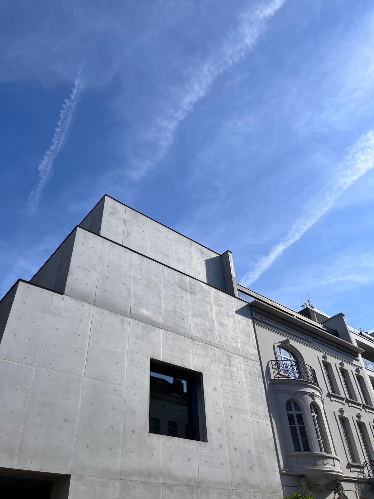 Vata embodies movement and lightness. Formed by the elements of air and space, it supports circulation, breath, nerve impulses, creativity, and ideas.